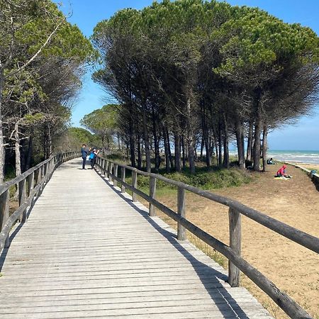 Nice Two-Bedroom Apartment 150M From The Beach Bibione Buitenkant foto