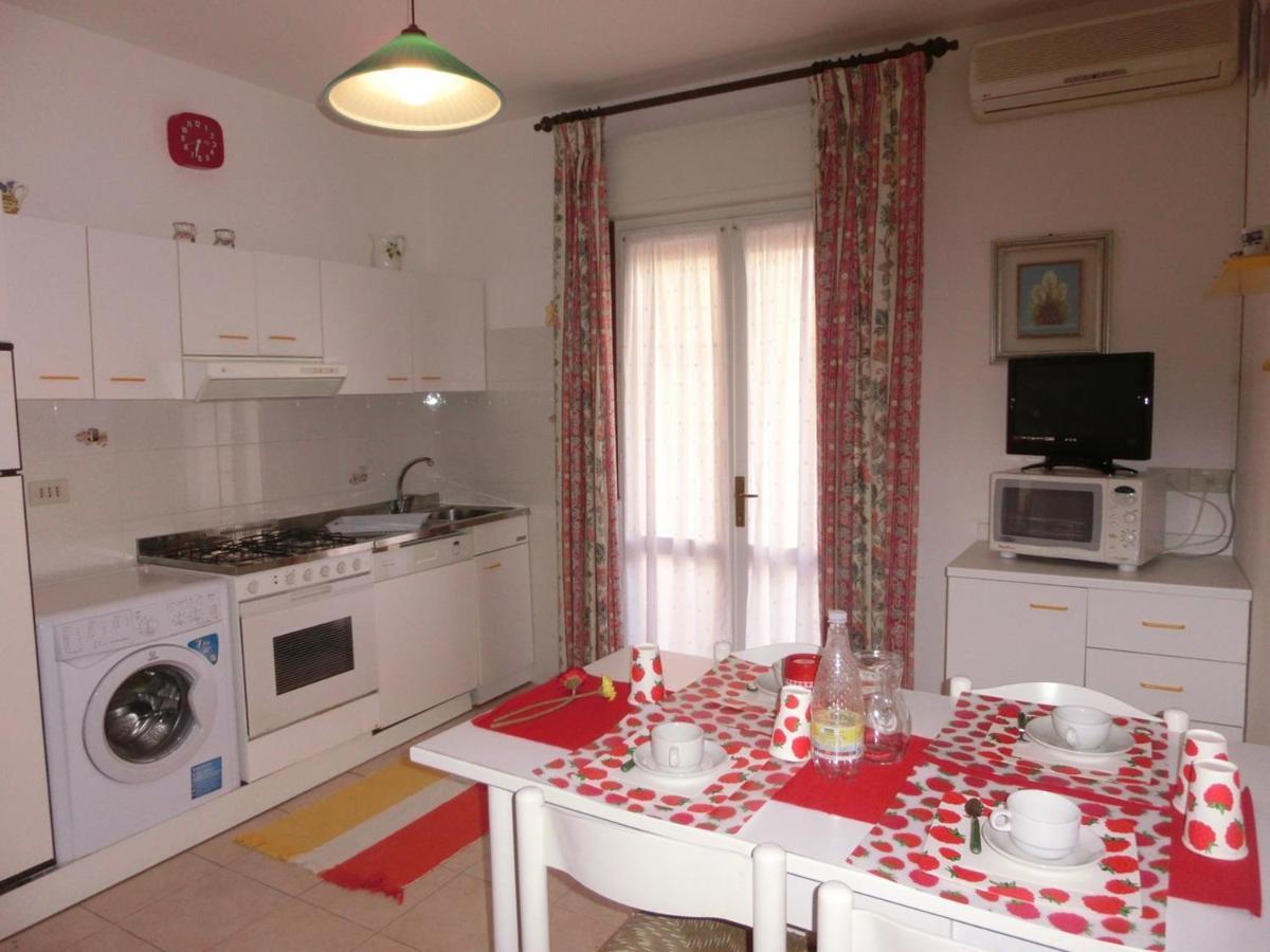Nice Two-Bedroom Apartment 150M From The Beach Bibione Buitenkant foto