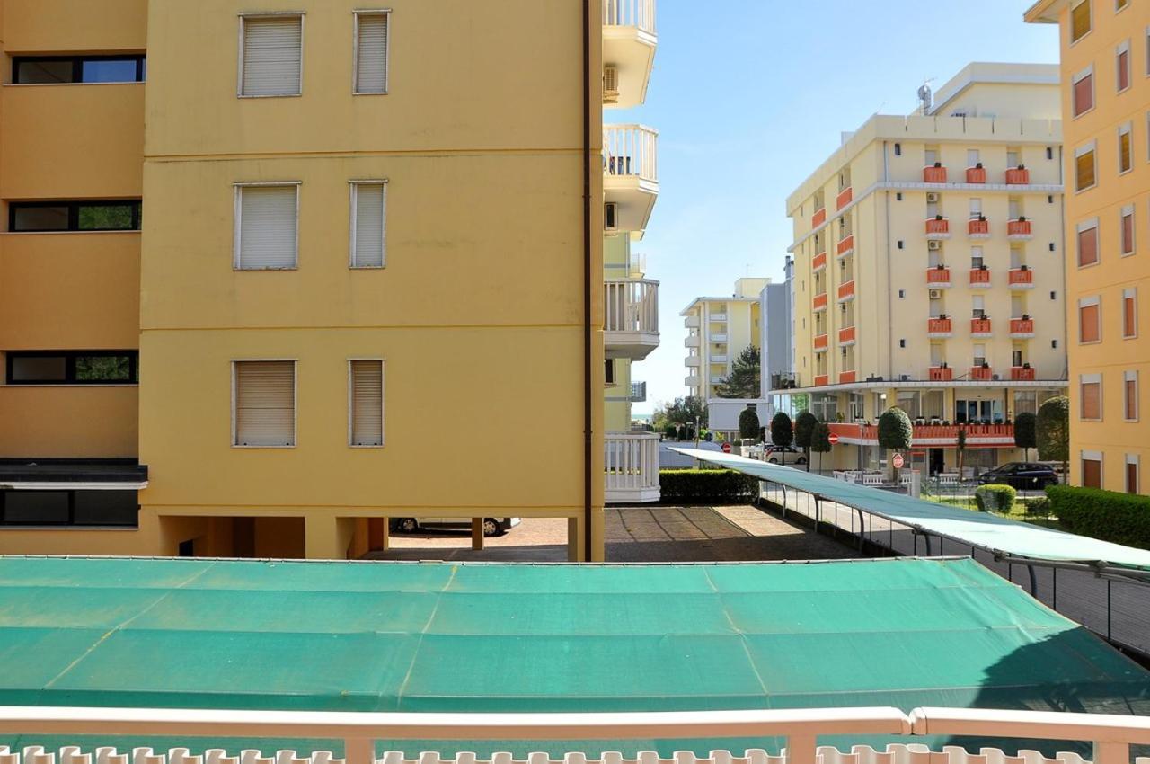 Nice Two-Bedroom Apartment 150M From The Beach Bibione Buitenkant foto