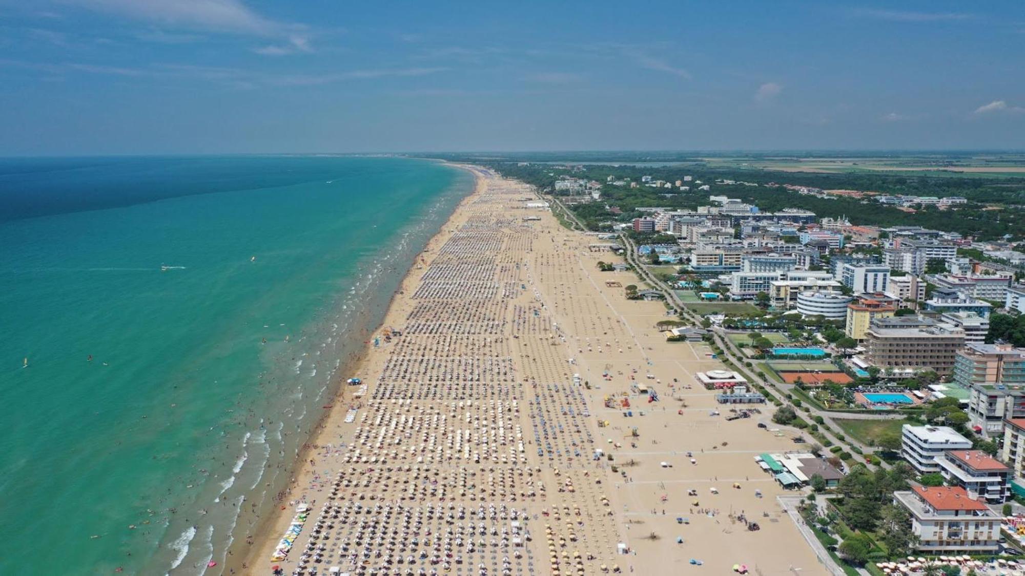 Nice Two-Bedroom Apartment 150M From The Beach Bibione Buitenkant foto